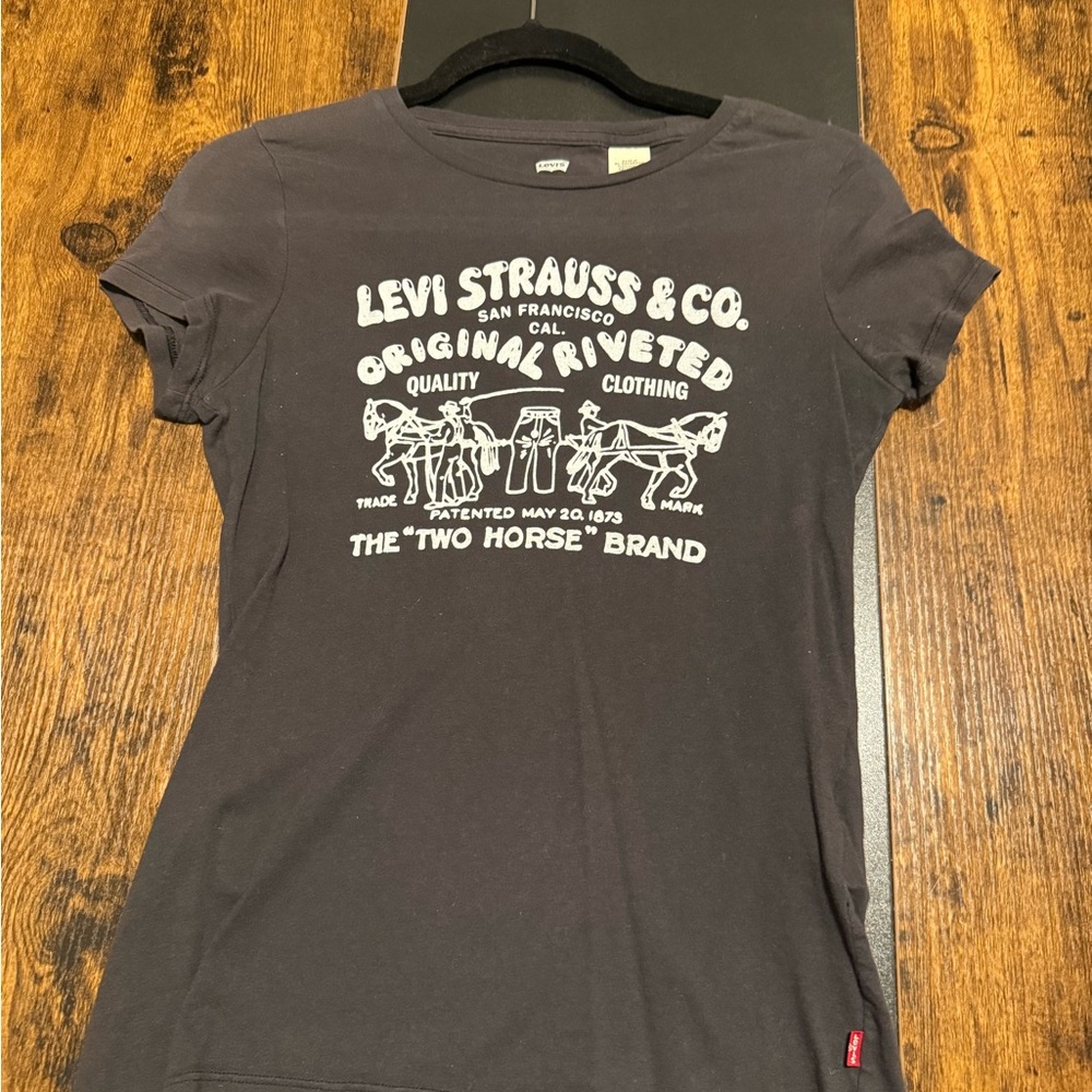 Levi's Charcoal Graphic Tee